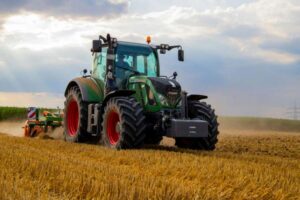 Electric tractor and greenhouse emissions